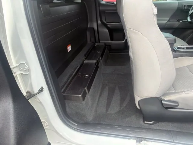 Toyota Tacoma photo 27