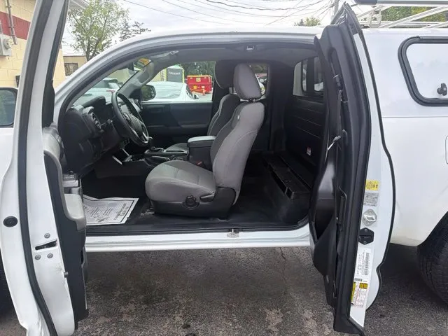 Toyota Tacoma photo 23