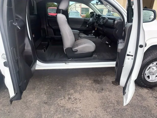 Toyota Tacoma photo 28