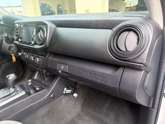 Toyota Tacoma photo 25