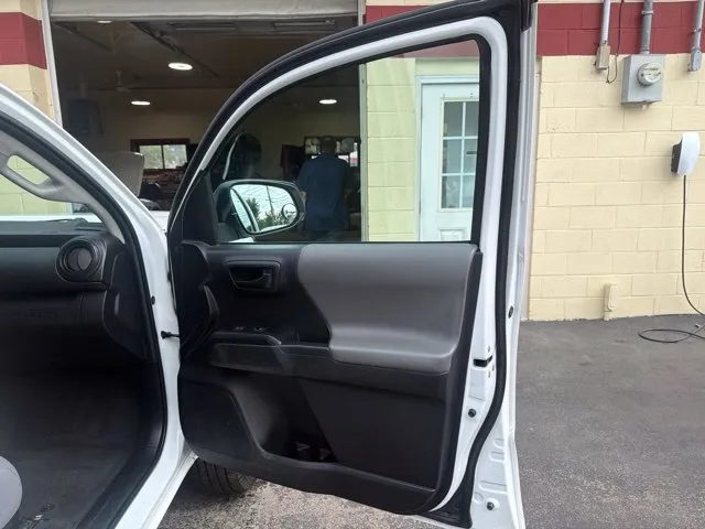 Toyota Tacoma photo 26