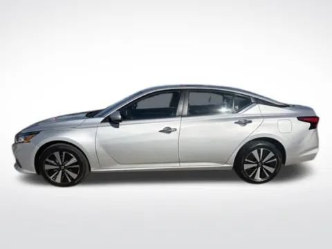 Photos of 2021 Nissan Altima 2.5 SV for sale in Milwaukee, WI at Diamond Jim's Motor Cars