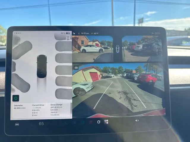 Tesla Model Y photo 32