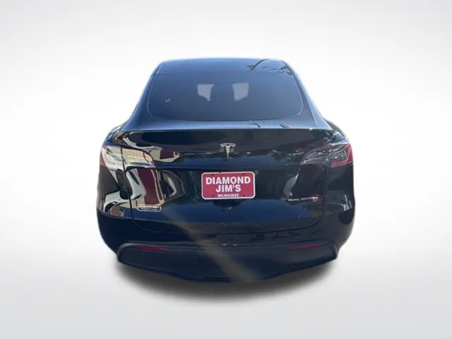 Tesla Model Y photo 4