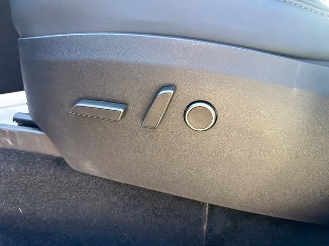Tesla Model Y photo 12