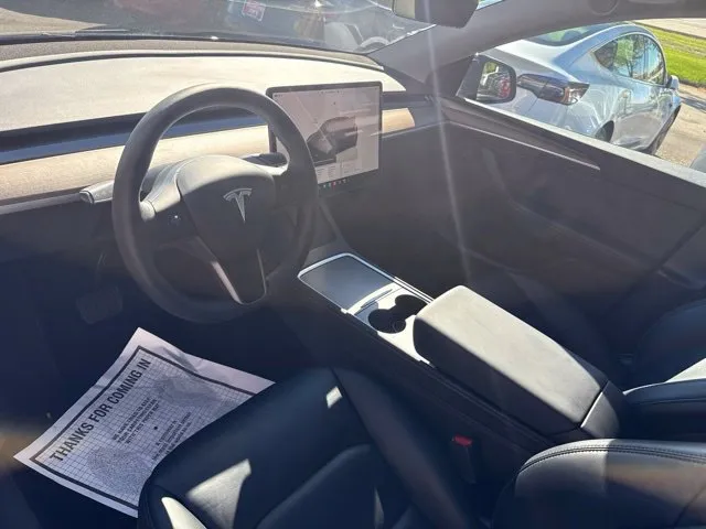 Tesla Model Y photo 11