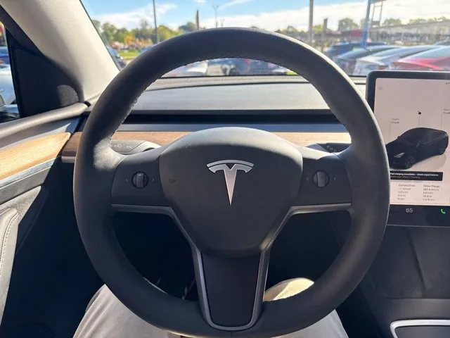 Tesla Model Y photo 27