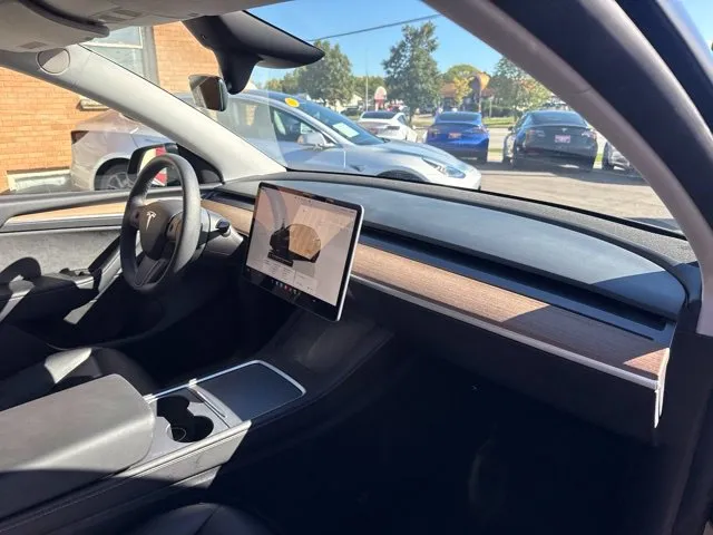 Tesla Model Y photo 22