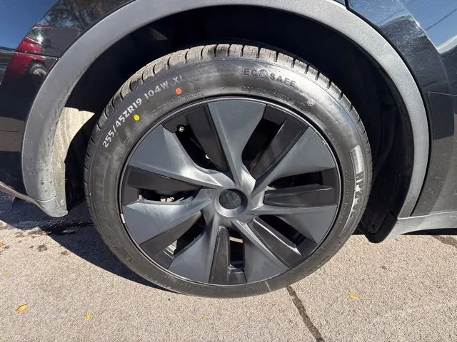 Tesla Model Y photo 20