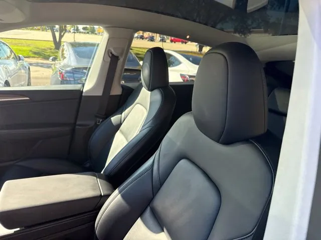 Tesla Model Y photo 10