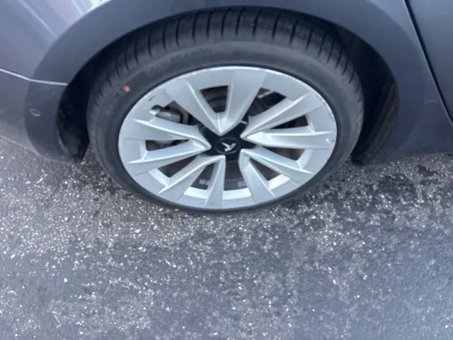 Tesla Model 3 photo 25