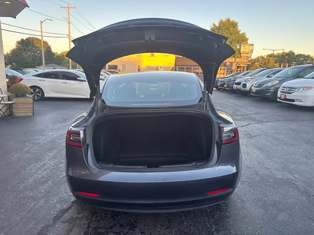 Tesla Model 3 photo 17
