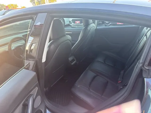 Tesla Model 3 photo 16