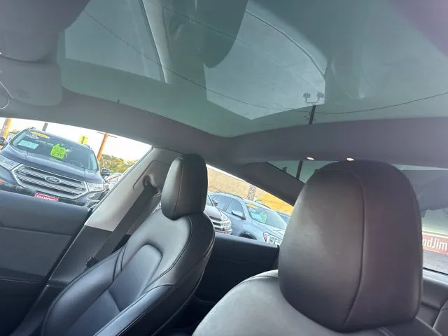Tesla Model 3 photo 15