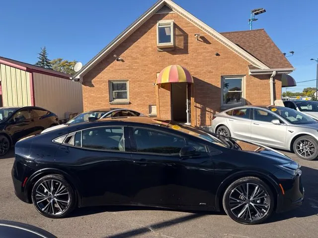 Toyota Prius photo 2