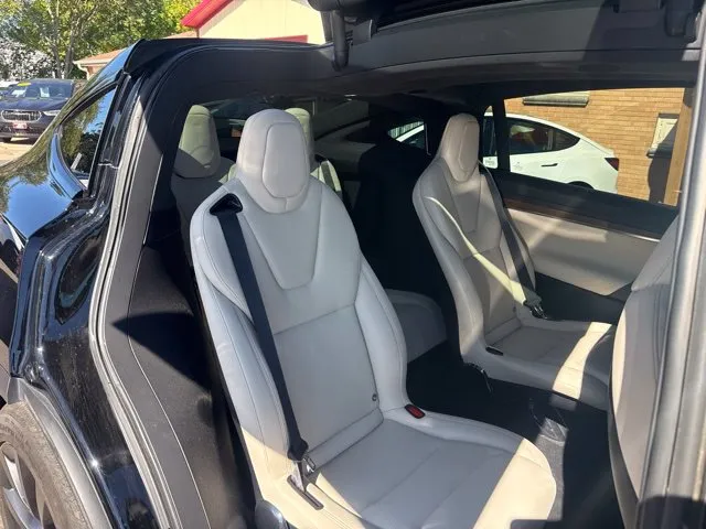 Tesla Model X photo 20