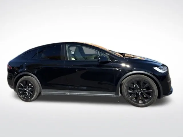 Tesla Model X photo 2