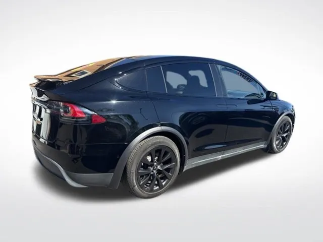 Tesla Model X photo 3