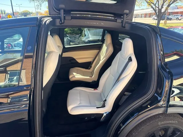 Tesla Model X photo 13