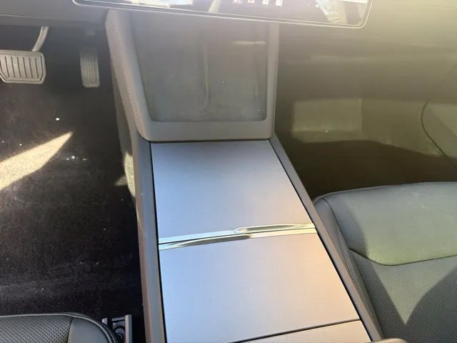 Tesla Model 3 photo 16