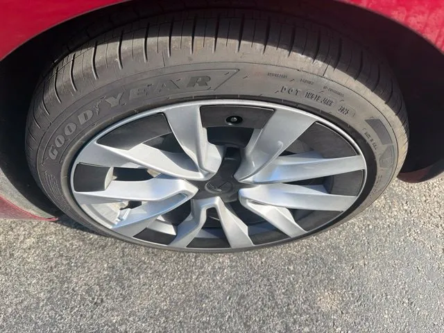Tesla Model 3 photo 10