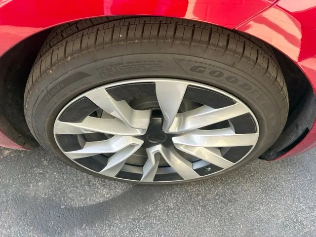 Tesla Model 3 photo 12