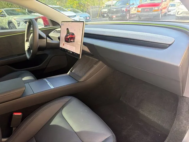 Tesla Model 3 photo 26
