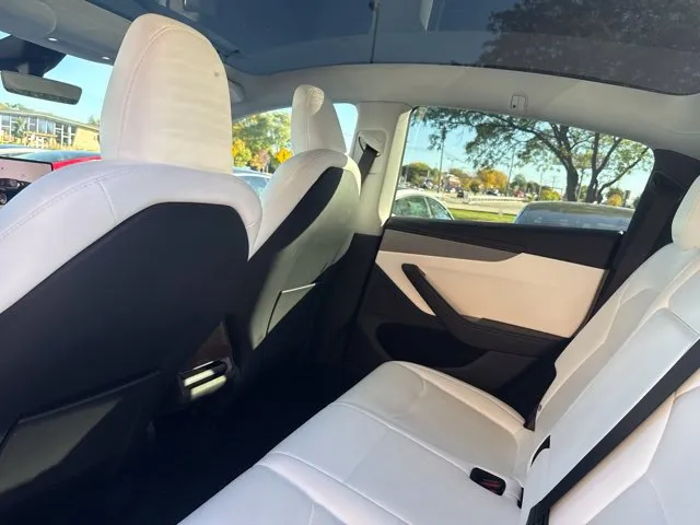 Tesla Model Y photo 14