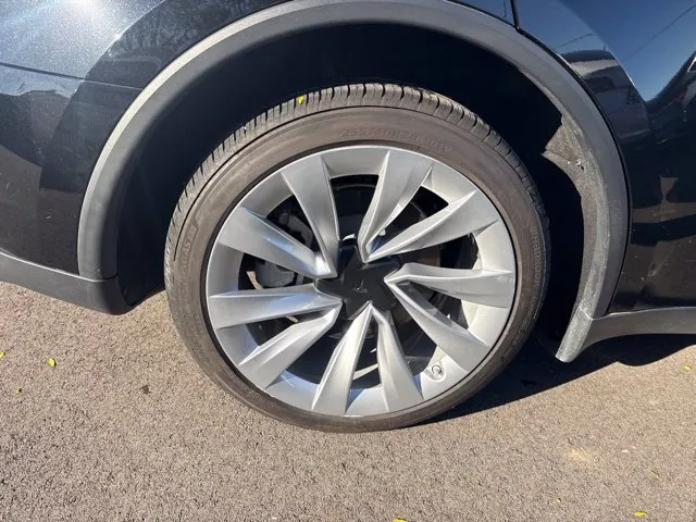 Tesla Model Y photo 19