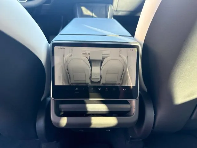Tesla Model Y photo 15