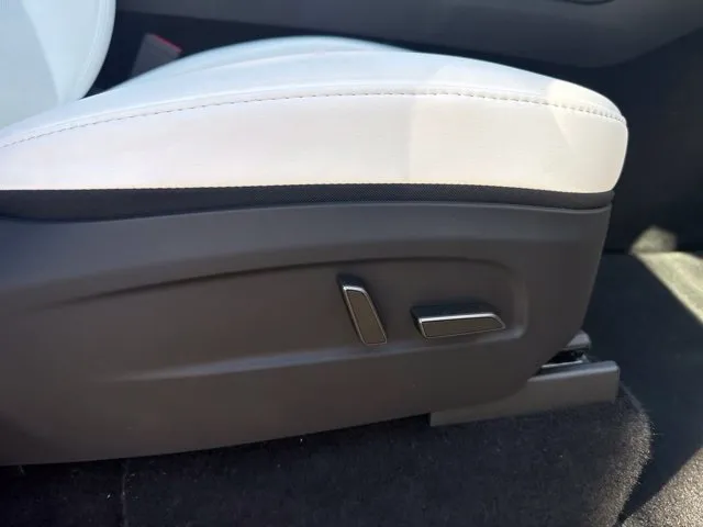 Tesla Model Y photo 23
