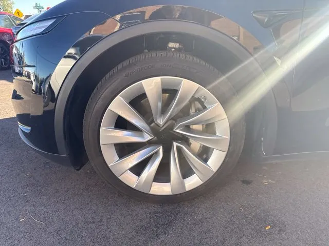 Tesla Model Y photo 9