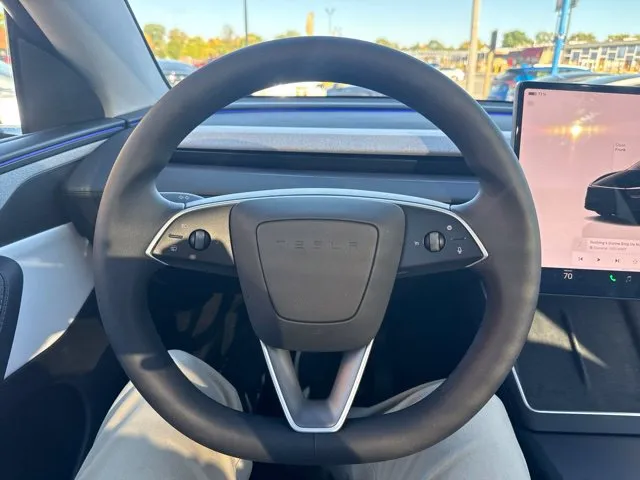 Tesla Model Y photo 25