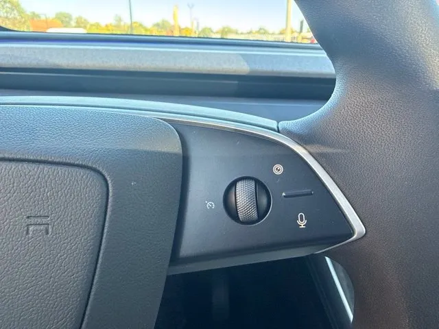 Tesla Model Y photo 27