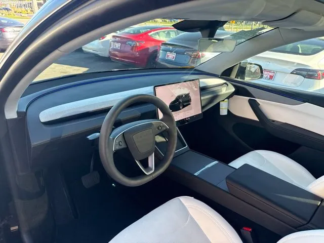 Tesla Model Y photo 10