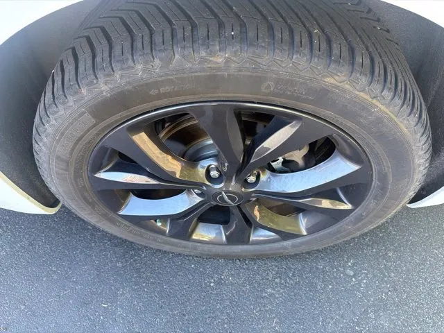 Chrysler Pacifica photo 10