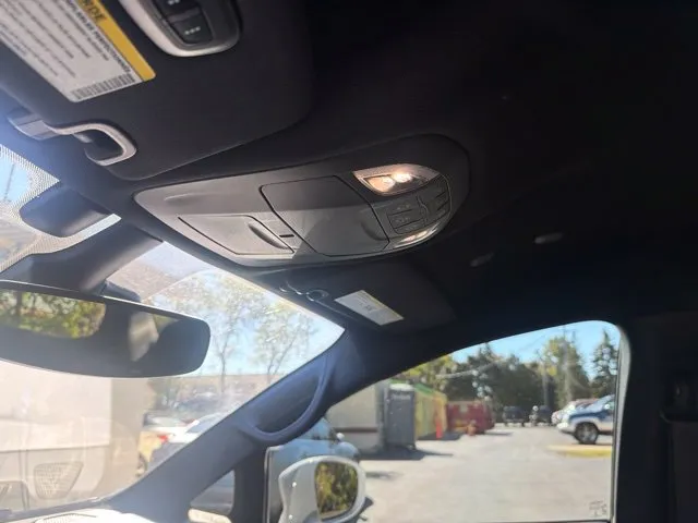 Chrysler Pacifica photo 17