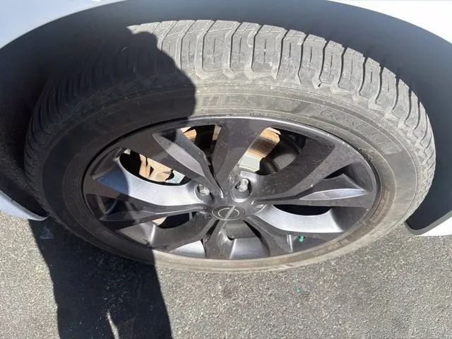 Chrysler Pacifica photo 11