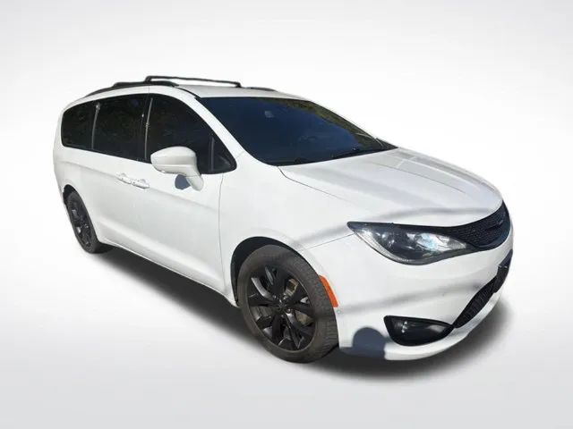 Chrysler Pacifica photo 7