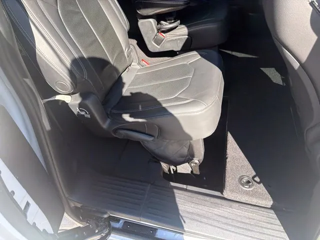 Chrysler Pacifica photo 22