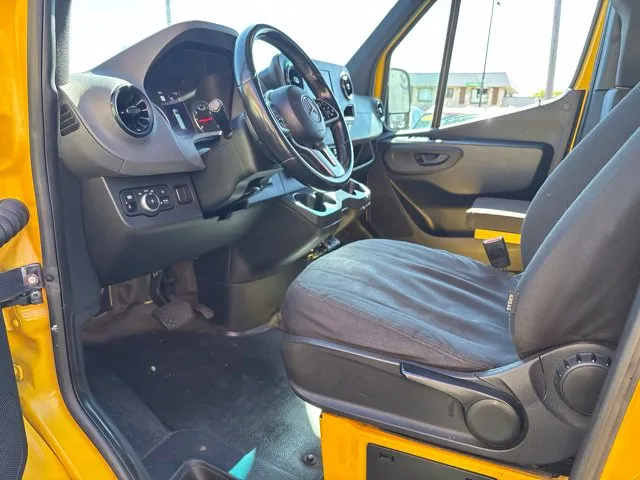 Mercedes-Benz Sprinter photo 13