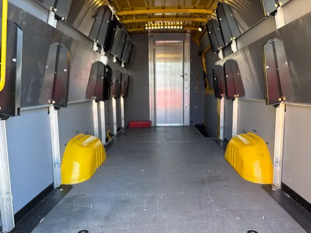 Mercedes-Benz Sprinter photo 15