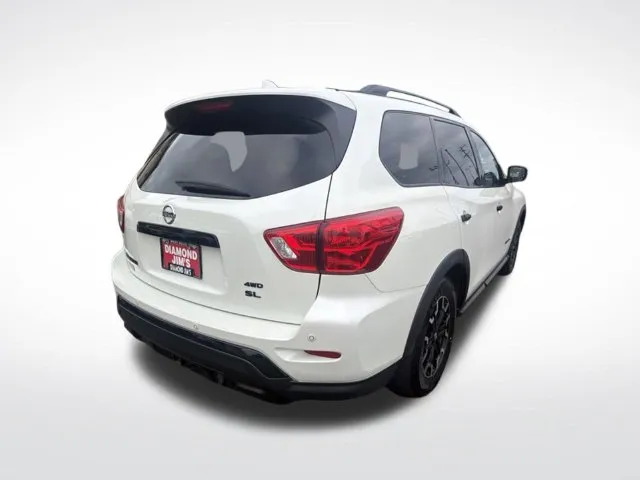 Nissan Pathfinder photo 3