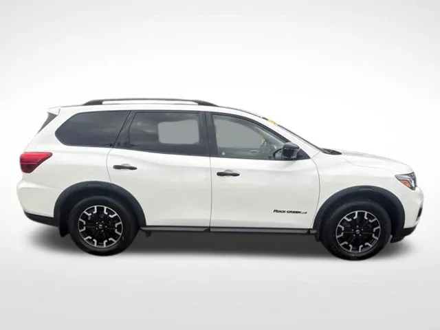 Nissan Pathfinder photo 2