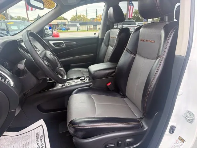 Nissan Pathfinder photo 14