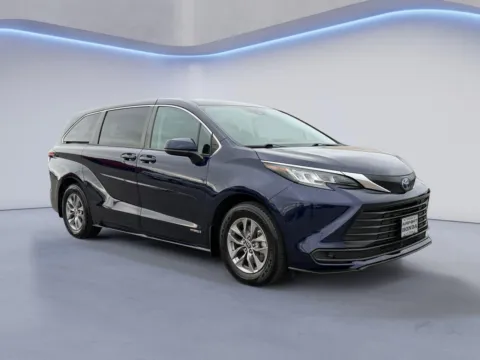 Blue 2021 Toyota Sienna LE for sale in Alcoa, TN