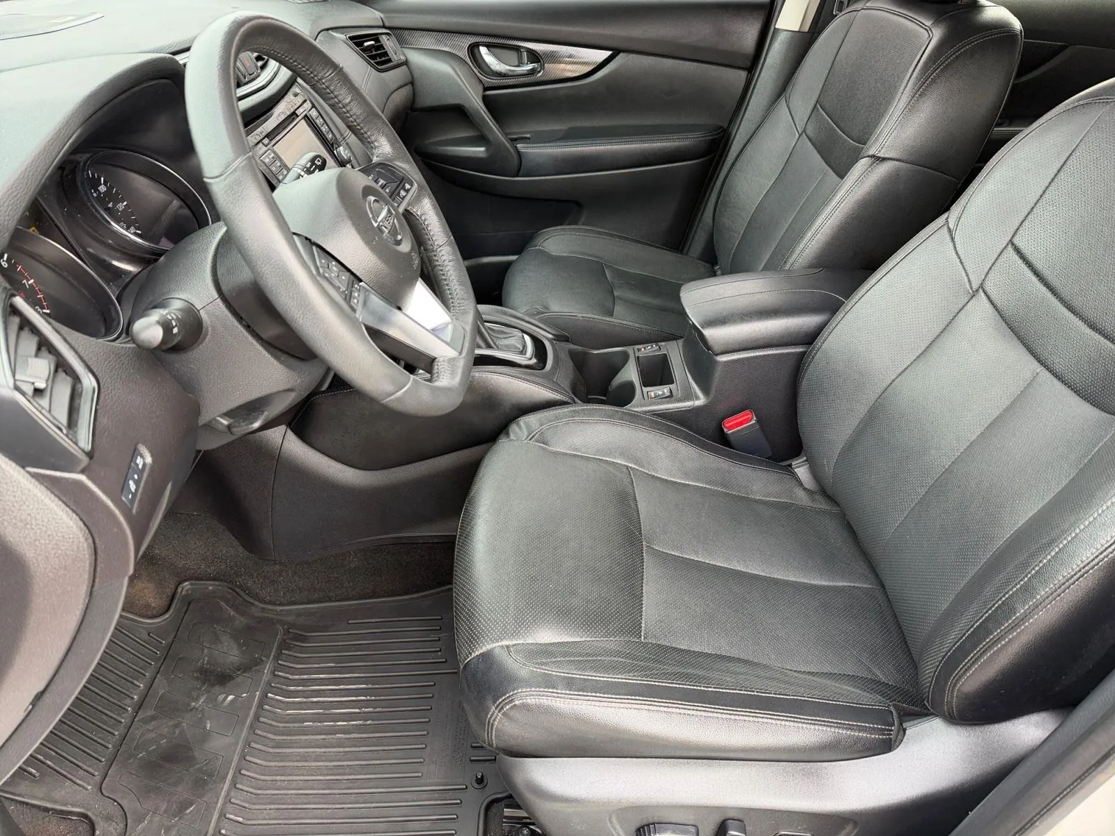 More photos of 2017 Nissan Rogue SL at Airport Honda, TN