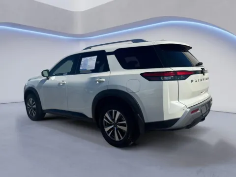 More photos of 2023 Nissan Pathfinder SL at Airport Honda, TN