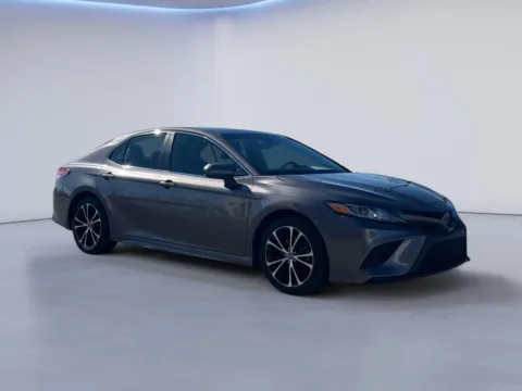 Gray 2018 Toyota Camry SE for sale in Alcoa, TN