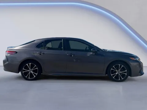 Photos of 2018 Toyota Camry SE for sale in Alcoa, TN at Airport Honda